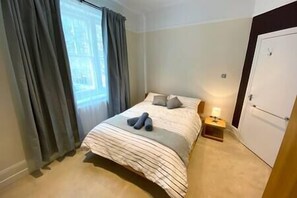 3 quartos, ferros/tábuas de passar roupa, berço de viagem, Wi-Fi