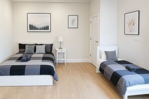 2 habitaciones, tabla de planchar con plancha, cuna de viaje y wifi 