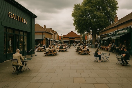 Outdoor dining. 2-Bed Garden Flat - Modern - A