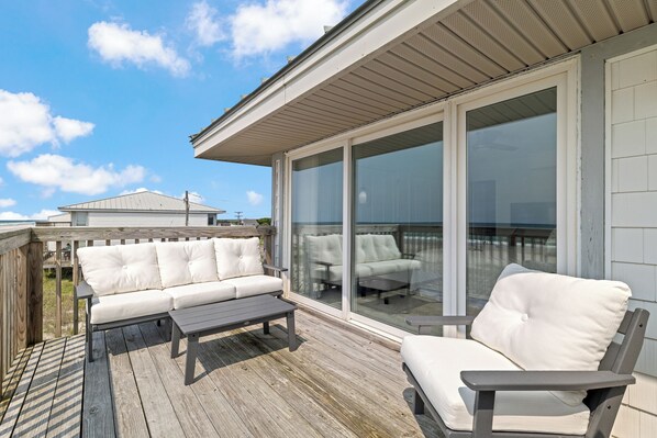 Terrace/patio - Turtle Shores on Topsail Beach, North Carolina (Topsail Beach)