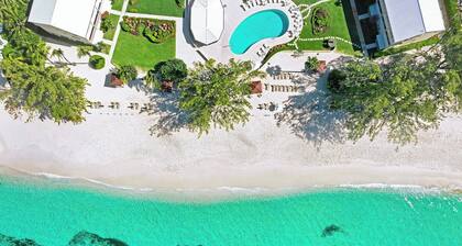 Harbour Heights #28 Seven Mile Beach, Second floor 2 Bed, 2.5 Bath Townhouse