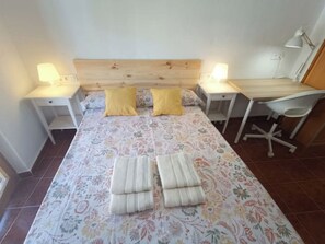 4 makuuhuonetta, silitysrauta/-lauta, Wi-Fi, vuodevaatteet