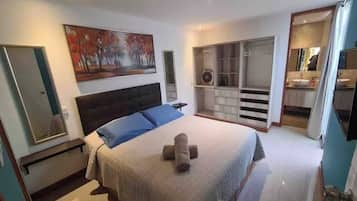 3 habitaciones y tabla de planchar con plancha