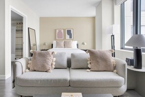 Iron/ironing board, WiFi, bed sheets