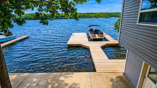 NEW Build Keuka Lakefront | Sleeps 16 | Dock/Kayak