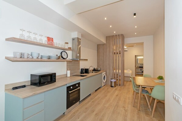 Fridge, microwave, oven, coffee/tea maker