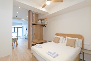Iron/ironing board, internet, bed sheets