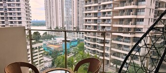 Cozy 2BR Suite @ Country Garden Danga Bay | Near CIQ • WiFi • Netflix• Seafront