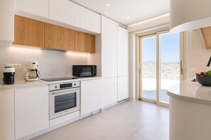 Micro-ondes, four, plaque de cuisson, lave-vaisselle