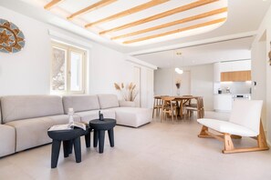 Fernseher, Musikbibliothek, Stereoanlage