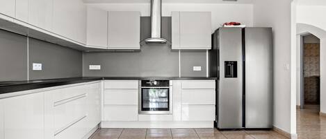 Køleskab, mikrobølgeovn, ovn, opvaskemaskine