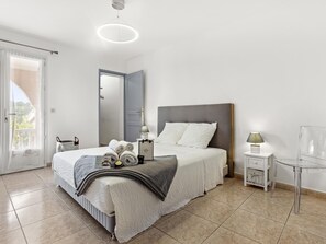 4 Schlafzimmer, Bügeleisen/Bügelbrett, Internetzugang, Bettwäsche