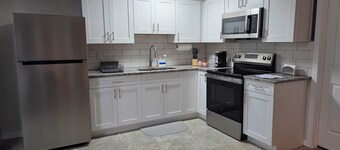 This centrally located unit offers full kitchen and washer-dryer machine.