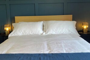 3 chambres, fer et planche à repasser, Wi-Fi, draps fournis
