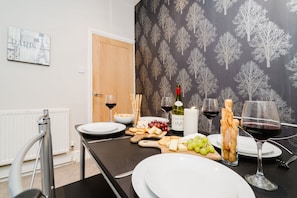 Dining - Cosy 4-Bed - Sleeps 7, Garden (Birmingham)
