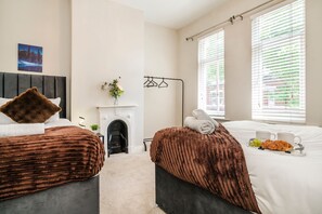 4 chambres, fer et planche à repasser, Wi-Fi, draps fournis