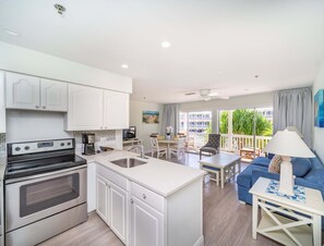 Private kitchen - Charming Resort 1-Bedroom Suite with Full Kitchen (Colliers)