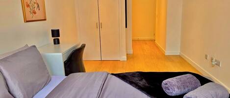 2 bedrooms, WiFi, bed sheets