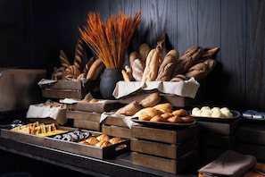 Free daily buffet breakfast
