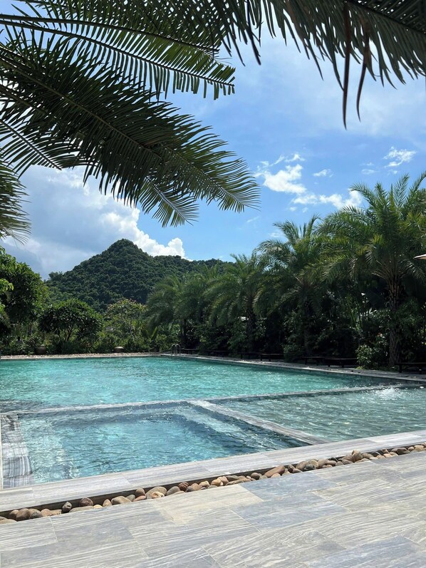 Outdoor pool, open 8:00 AM to 8:00 PM, pool loungers