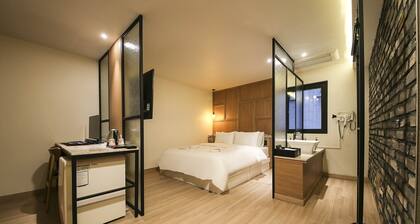 WALL Hotel