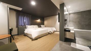 Deluxe Twin Room | Individually decorated, individually furnished, desk, soundproofing