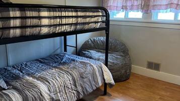 4 chambres, fer et planche à repasser, Wi-Fi, draps fournis