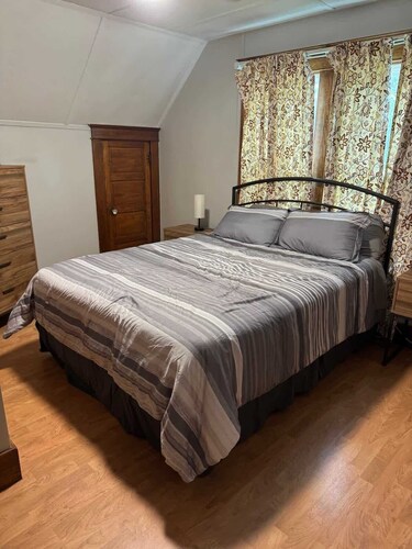The Spruce House  Family 4BR 2 Bath, Great Location, In Ogallala, Close to Lake McConaughy