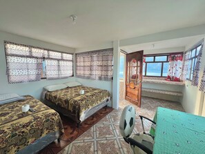 Habitación clásica con 1 cama matrimonial o 2 individuales, patio, vista a la playa | Wifi gratis 