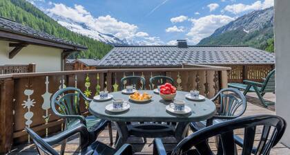 3BR Balcony & Parking near Argentière, Le Tour (Argentière), France