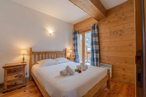 3 bedrooms, bed sheets