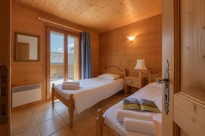 3 bedrooms, bed sheets