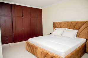 4 chambres, fer et planche à repasser, Wi-Fi, draps fournis