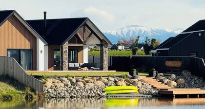 Lake Hood Escape with Private Jetty