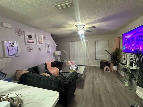 Cozy room in brilliant Jacksonville with WiFi, AC