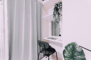 Apartemen, 1 Tempat Tidur Double, Bebas Asap Rokok | Meja kerja dan setrika/meja setrika