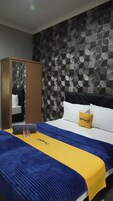 Kamar Double Deluks, pemandangan kebun | Meja kerja, ruang kerja ramah laptop, dan Wi-Fi gratis