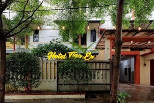 Kamar Double Deluks, pemandangan kebun | Meja kerja, ruang kerja ramah laptop, dan Wi-Fi gratis