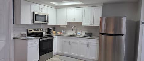 Microondas, horno y parrilla de estufa