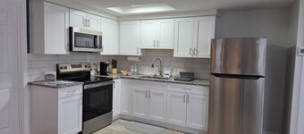 Peaceful accomodation. Walking distant to Port Richey waterfront restaurants.