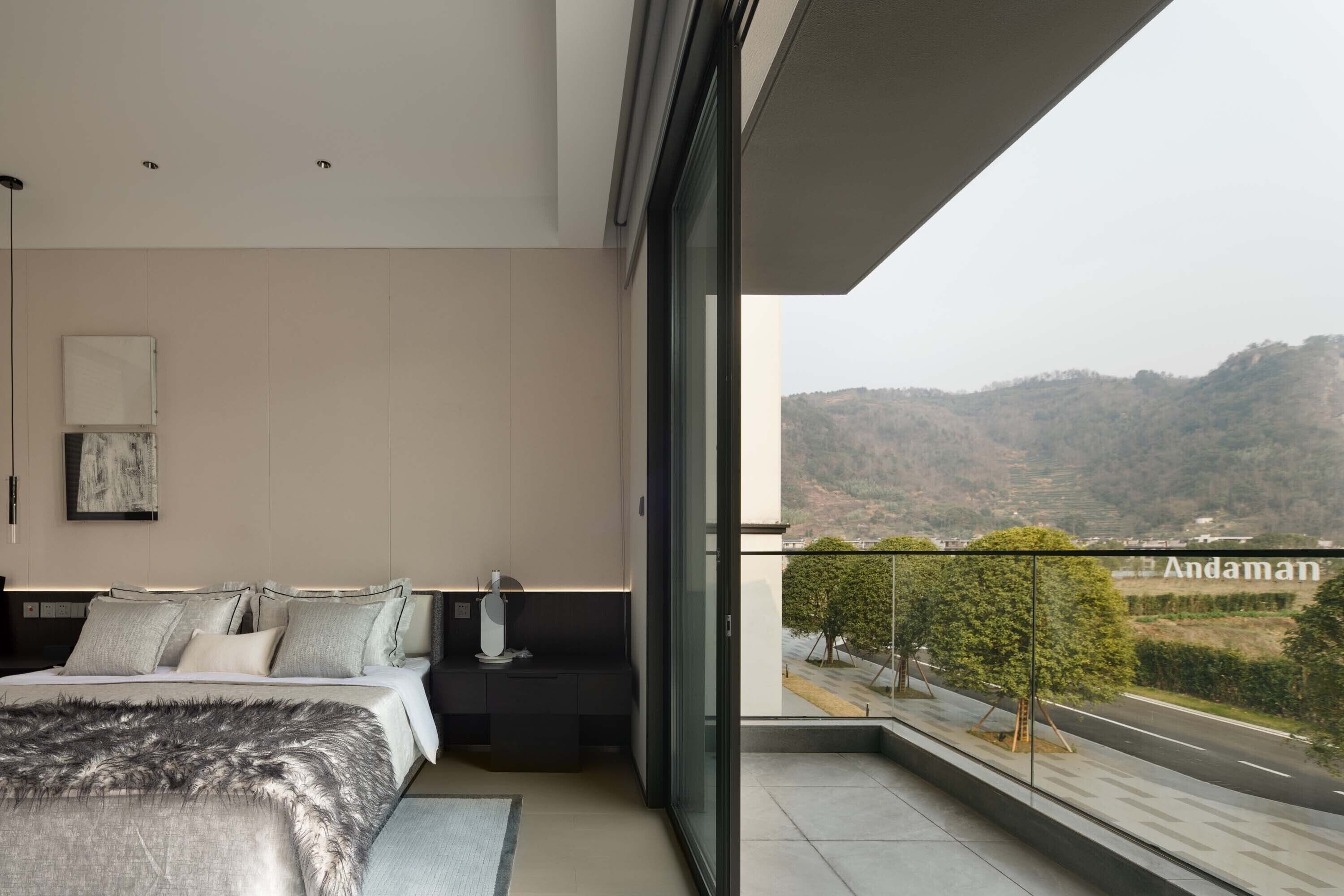 Design Villa, Mountain View | Premium bedding, down comforters, minibar, individually decorated