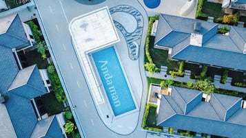 Hồ bơi ngoài trời phục vụ theo mùa