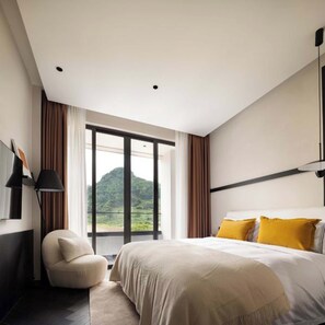 Ropa de cama de alta calidad, cubrecamas y minibar 