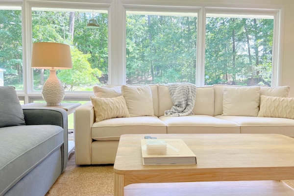 Smart-TV, Kamin, Bücher