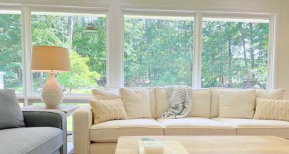 Newly Renovated 3-bed - Close to DT & Beach- Pet Friendly & Wheelchair access