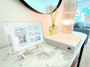 Interior - Newly Renovated 3-bed - Close to DT & Beach- Pet Friendly & Wheelchair access (Charlevoix)