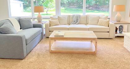 Newly Renovated 3-bed - Close to DT & Beach- Pet Friendly & Wheelchair access