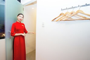 Dusche, Regendusche, kostenlose Toilettenartikel, Haartrockner