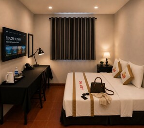 Senior kamer, 1 tweepersoonsbed, airconditioning | Luxe beddengoed, een minibar, een bureau, verduisterende gordijnen