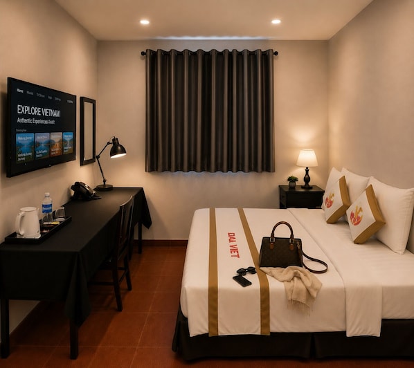 Habitación senior, 1 cama matrimonial, aire acondicionado | Ropa de cama de alta calidad, minibar, escritorio y cortinas blackout